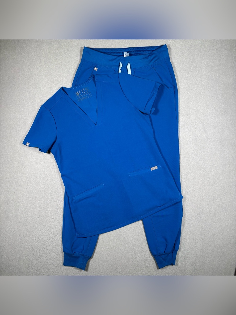 FIGS 2 Piece Scrub Set Casma Top (XS) & Zamora Jogger Pants (Small) Blue